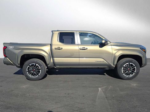 Used 2024 Toyota Tacoma TRD Sport image 2