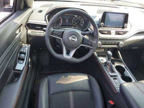 Certified 2025 Nissan Altima 2.5 SR AWD/4WD image 10