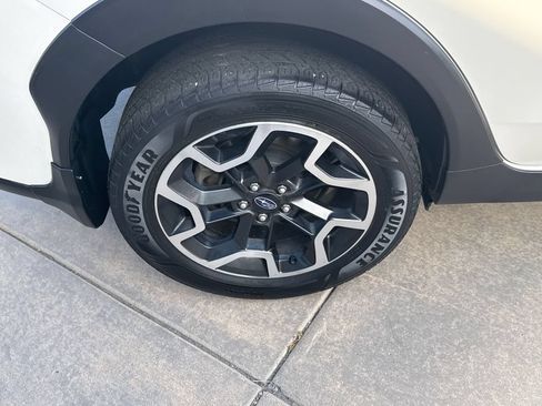 Used 2017 Subaru Crosstrek 2.0i Premium AWD/4WD image 11