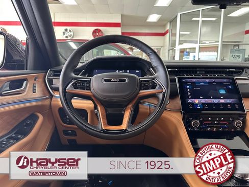 Used 2025 Jeep Grand Cherokee Summit AWD/4WD image 18