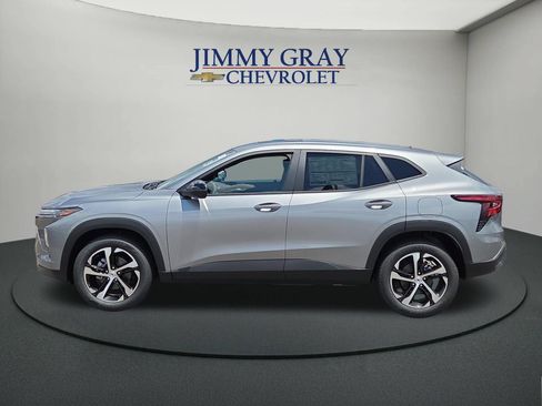 New 2026 Chevrolet Trax RS w/ Sunroof Package FWD image 2
