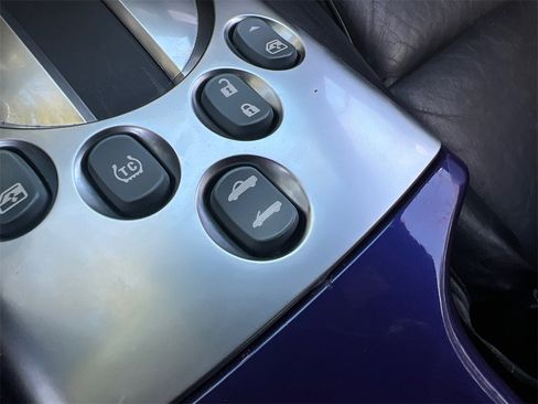 Used 2004 Chevrolet SSR w/ Preferred Equipment Group image 30