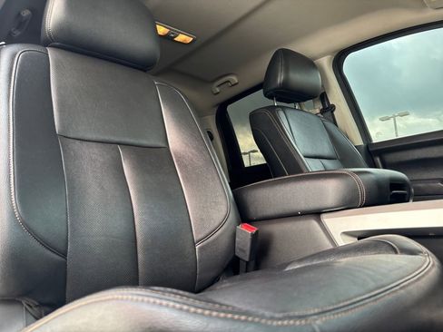 Used 2018 Nissan Titan SL image 25