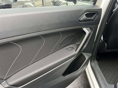 Certified 2022 Volkswagen Tiguan SE R-Line image 12