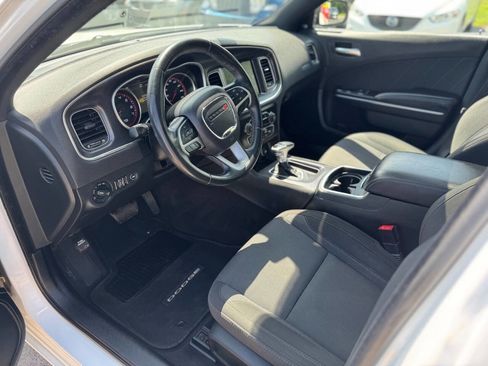 Used 2016 Dodge Charger SXT image 10
