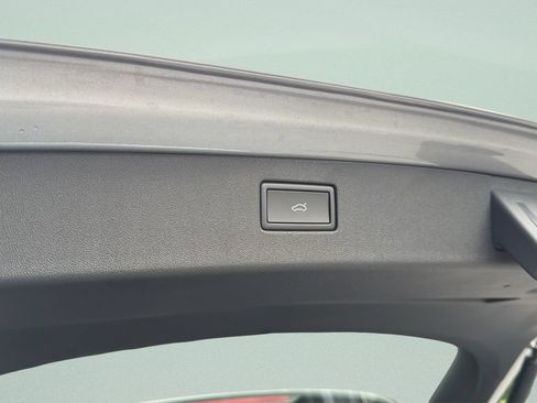 New 2026 Volkswagen Tiguan SE FWD image 26