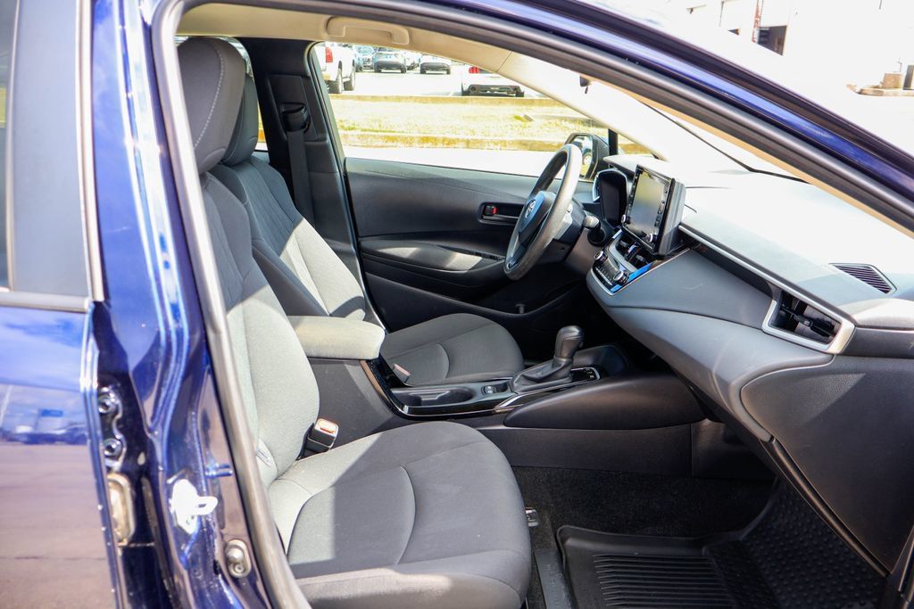 Used 2022 Toyota Corolla LE FWD image 10