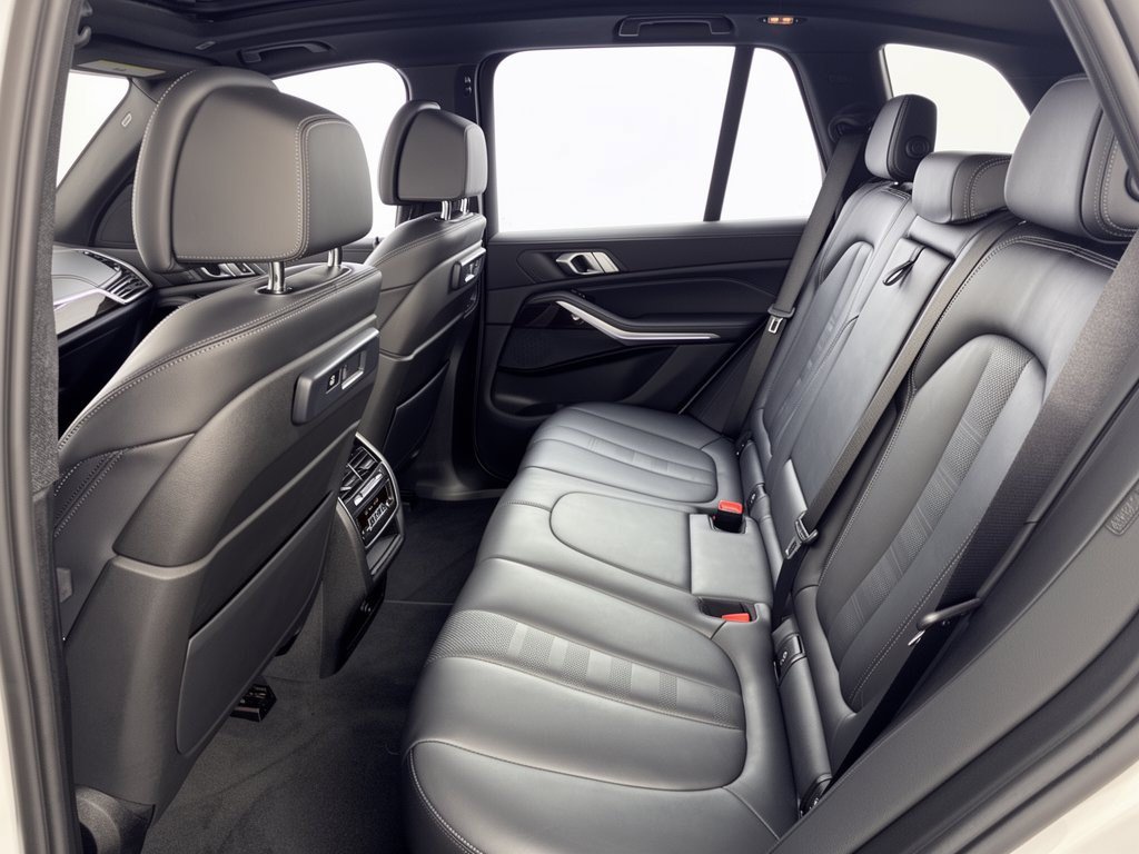 Used 2021 BMW X5 sDrive40i w/ M Sport Package RWD image 25