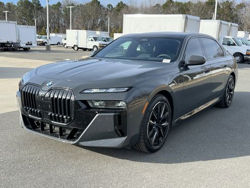 Used 2023 BMW 740i 740i w/ Executive Package image 5