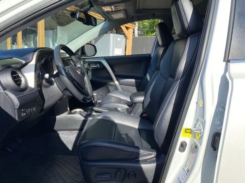 Used 2014 Toyota RAV4 Limited w/ Technology Package AWD/4WD image 15
