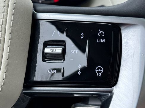 Certified 2025 Land Rover Range Rover SE AWD/4WD image 29