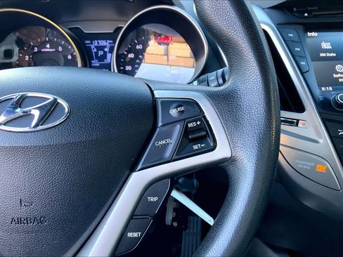 Used 2013 Hyundai Veloster w/Gray Int image 23