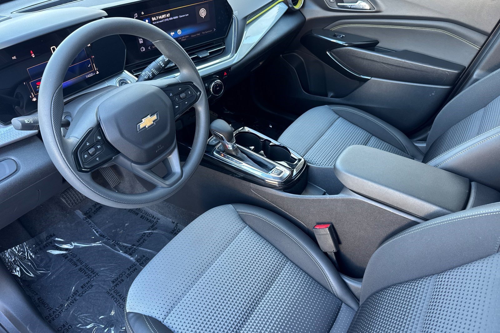 Used 2025 Chevrolet Trax LT FWD image 4
