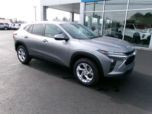 New 2026 Chevrolet Trax LS w/ LS Convenience Package image 9