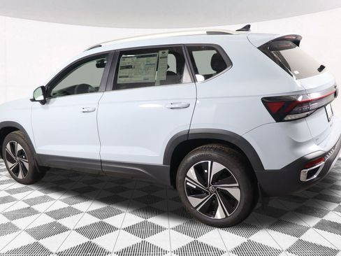Used 2025 Volkswagen Taos SE image 28
