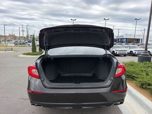 Used 2018 Honda Accord Touring image 11