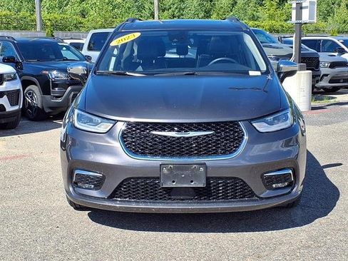Used 2023 Chrysler Pacifica Limited FWD image 27