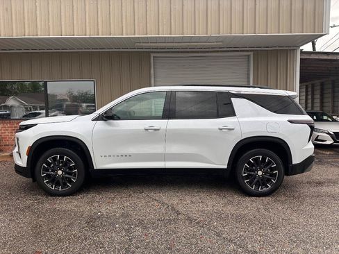 Used 2026 Chevrolet Traverse LT FWD image 5
