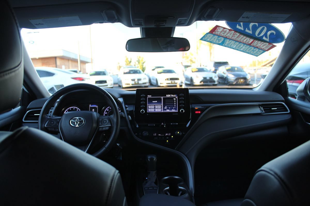 Used 2022 Toyota Camry SE w/ Carpet Mat Package (TMS) FWD image 25