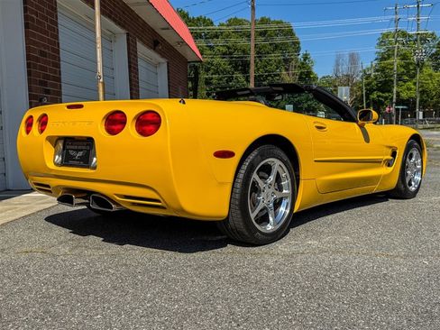Used 2004 Chevrolet Corvette Convertible w/ Preferred Equipment Group RWD image 40