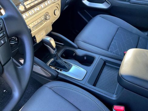 Used 2025 Nissan Frontier SV image 40