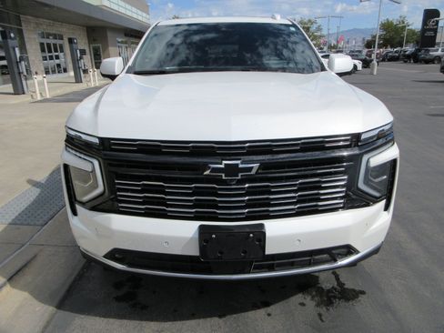 Used 2025 Chevrolet Suburban High Country AWD/4WD image 16
