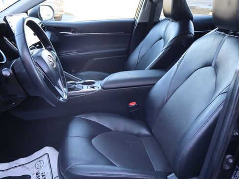 Used 2021 Toyota Camry XLE image 8