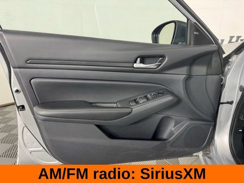 Used 2025 Nissan Altima 2.5 SV FWD image 11
