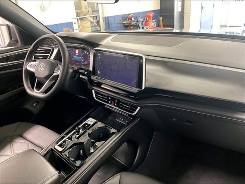 Used 2024 Volkswagen Atlas Cross Sport SE AWD/4WD image 14