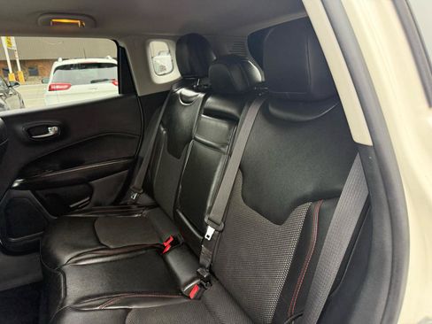 Used 2018 Jeep Compass Trailhawk AWD/4WD image 32
