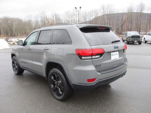Used 2020 Jeep Grand Cherokee Laredo image 7