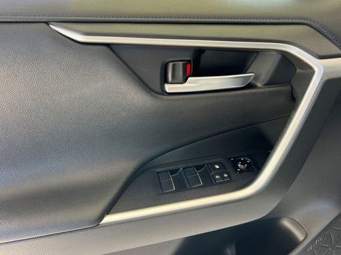 Used 2019 Toyota RAV4 XSE w/ Carpet Mat Package AWD/4WD image 12