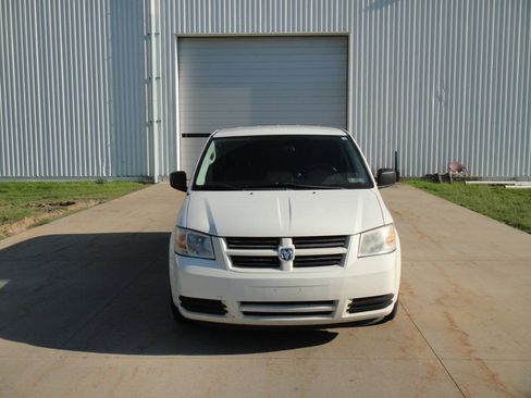 Used 2010 Dodge Grand Caravan FWD image 3