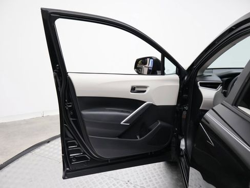 Certified 2024 Toyota Corolla Cross L image 16