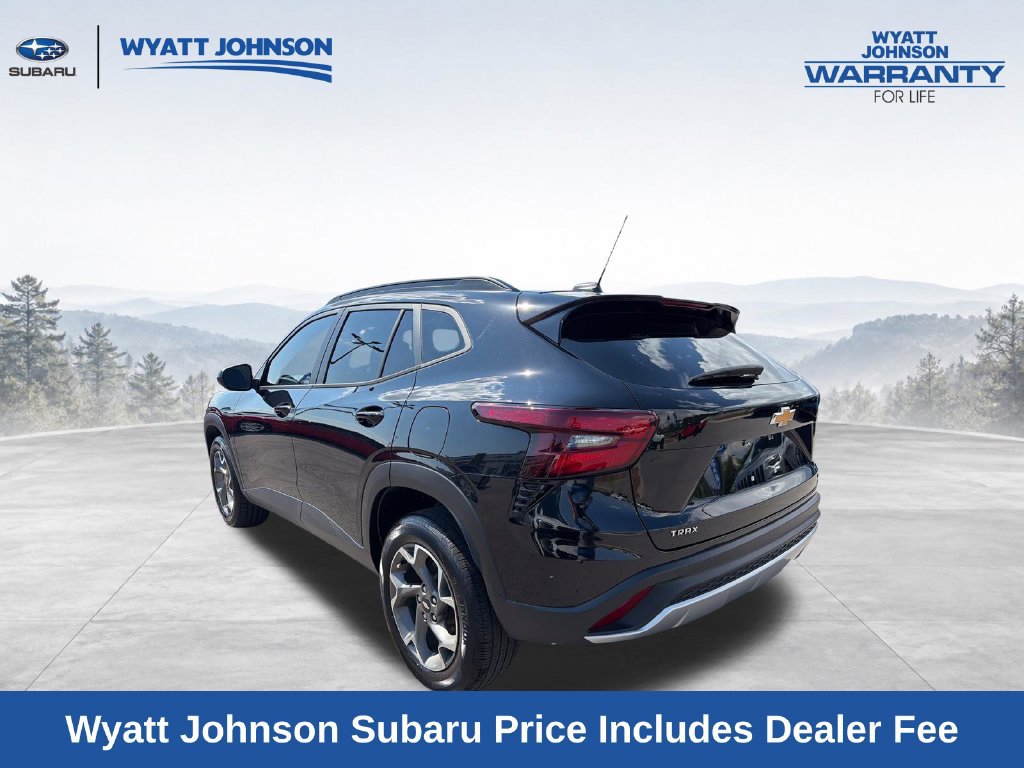 Used 2024 Chevrolet Trax LT FWD image 6