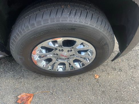 Used 2019 GMC Yukon SLT image 13