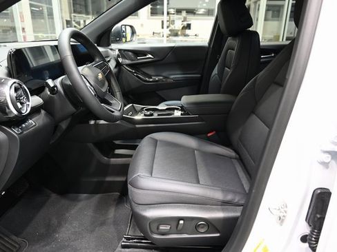 New 2026 Chevrolet Equinox LT w/ Convenience Package II image 9