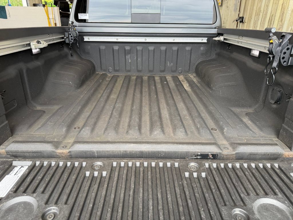 Used 2023 Nissan Frontier SV w/ SV Convenience Package AWD/4WD image 21