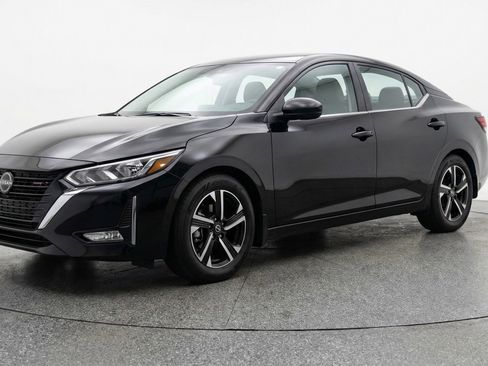 Used 2025 Nissan Sentra SV image 3