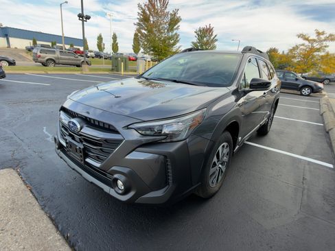 Certified 2025 Subaru Outback Premium image 7