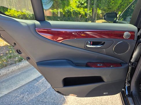 Used 2010 Lexus LS 460 w/ Luxury Value Edition RWD image 30