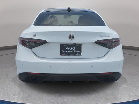 Used 2024 Alfa Romeo Giulia Veloce RWD image 9