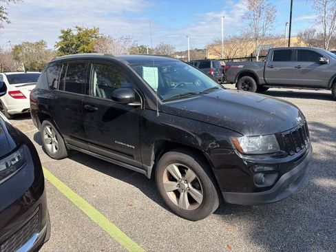 Used 2017 Jeep Compass Latitude image 22