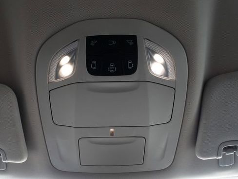 Used 2023 Chrysler Pacifica Touring-L image 33