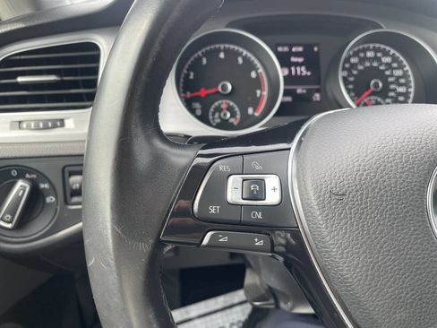 Used 2016 Volkswagen Golf Limited Edition image 37