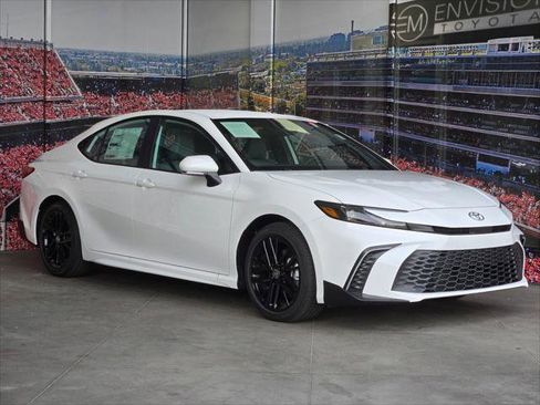 Certified 2026 Toyota Camry SE FWD image 1