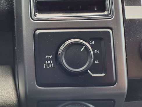 Used 2019 Ford F150 XLT w/ Equipment Group 302A Luxury AWD/4WD image 12
