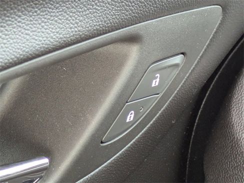 Used 2023 Chevrolet Equinox LT image 27