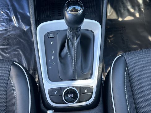 Used 2023 Hyundai Venue Limited w/ Cargo Package image 31