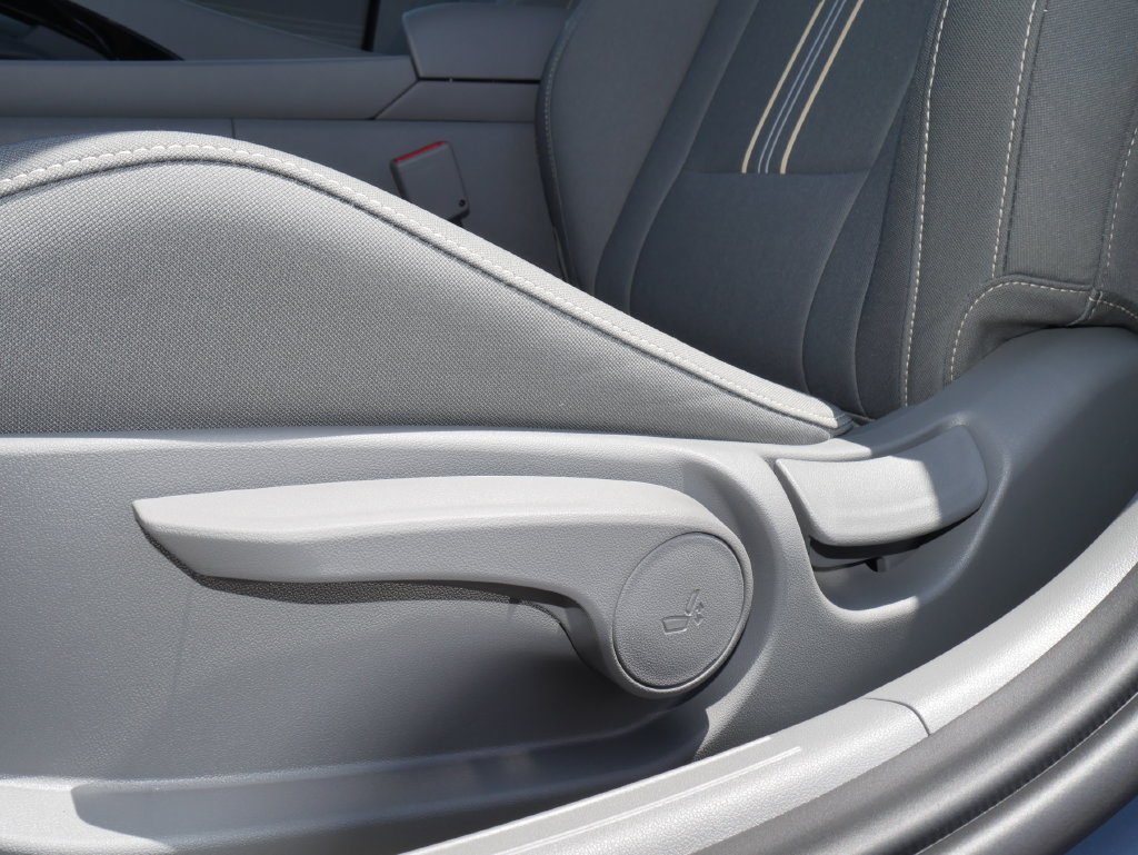 New 2026 Hyundai Elantra SEL FWD image 32